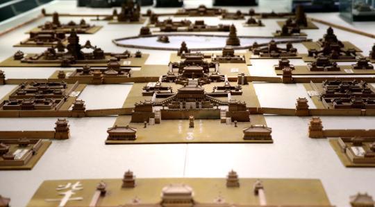 艺术头条西安七旬老人16年砖雕大明宫雕刻上百万刀中国艺术品鉴定网