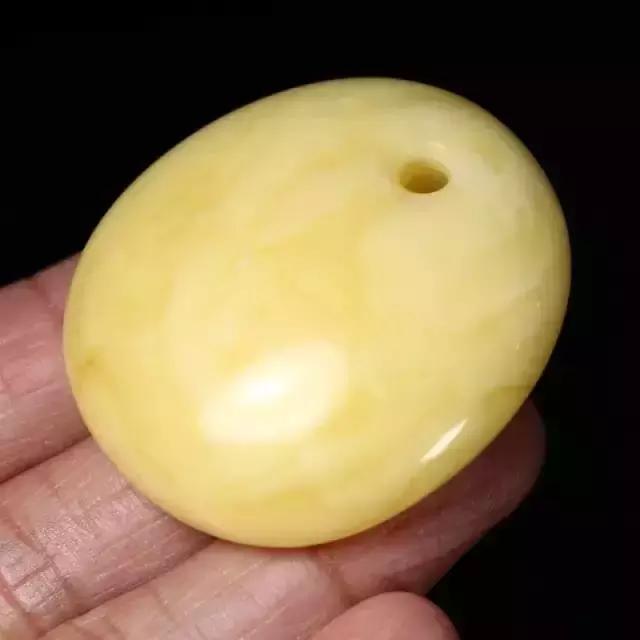 四大经典文玩配饰：绿松，蜜蜡，青金，南红最常用的鉴别方法！