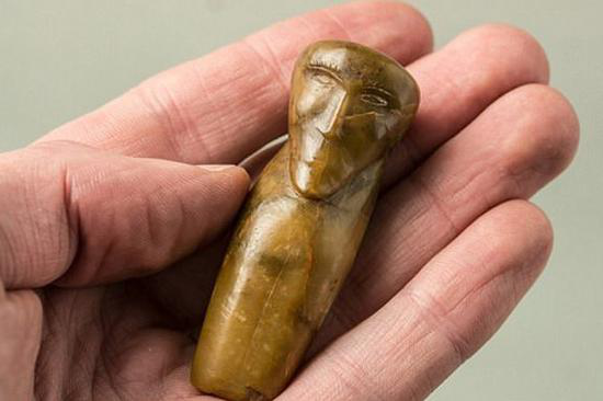 最古老玩具：西伯利亚古墓现4500年前玩偶雕像.png