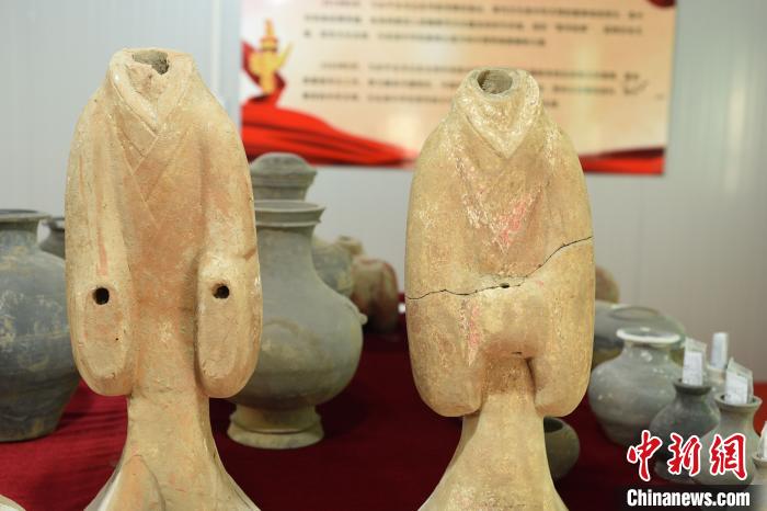 西汉陶仕女俑(俑身)。 洛阳市文物考古研究院供图 摄 西汉陶仕女俑(俑身)。 洛阳市文物考古研究院供图 摄