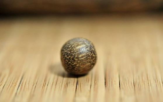 沉香串珠最常见的造假及辨别方法,大揭秘!