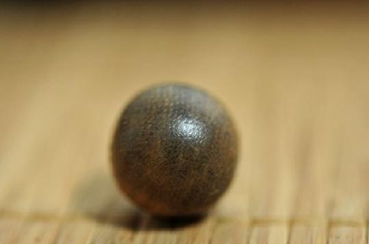 沉香串珠最常见的造假及辨别方法,大揭秘! 沉香串珠最常见的造假及辨别方法,大揭秘!