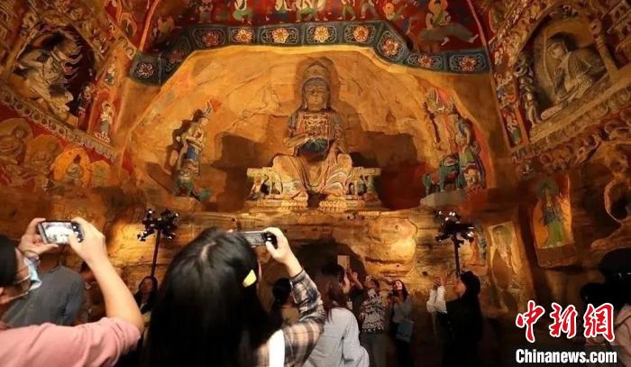 原大3D打印的第12窟“音乐窟”展览现场 云冈石窟官微供图 原大3D打印的第12窟“音乐窟”展览现场 云冈石窟官微供图