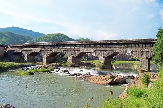 火灾前的万安桥